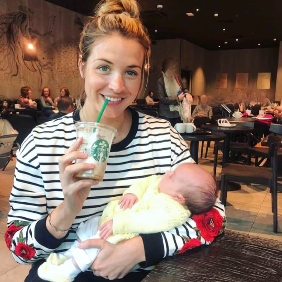 ジェマ・アトキンソンさんのインスタグラム写真 - (ジェマ・アトキンソンInstagram)「Mia’s first trip to the Trafford Centre. She slept the whole time. Even when I showed her my book in Waterstones... Zero shits given! Thanks Mia 🤦🏼‍♀️😂」8月12日 23時16分 - glouiseatkinson