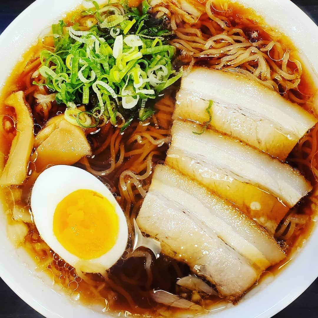 粉川真一さんのインスタグラム写真 - (粉川真一Instagram)「美味しい「濃厚醤油ラーメン」を頂いた！ 今日も１日、頑張ろう！  #醤油ラーメン　#中華　#ラーメン」8月12日 23時18分 - mrt.kokawa