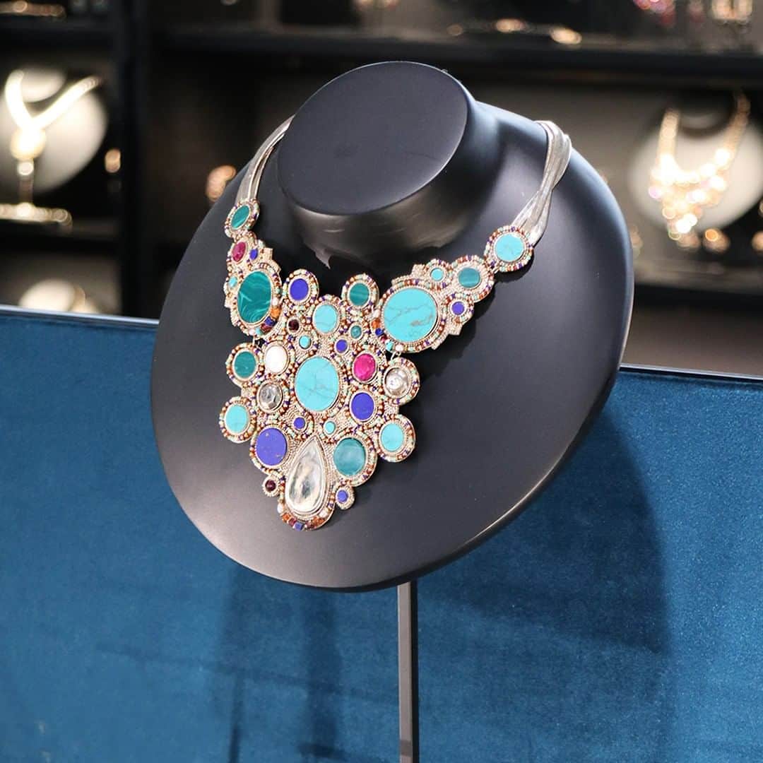 のインスタグラム：「Et si vous complétiez cette phrase ?⠀⠀⠀⠀⠀⠀⠀⠀⠀ ⠀⠀⠀⠀⠀⠀⠀⠀⠀ "Si je devais porter ce collier, je le porterai à l'occasion de..."⠀⠀⠀⠀⠀⠀⠀⠀⠀ ⠀⠀⠀⠀⠀⠀⠀⠀⠀ #bijoux#gioielli#jewelry#love#photooftheday#beautiful#fashion#bijouxcreateur#satelliteparis」