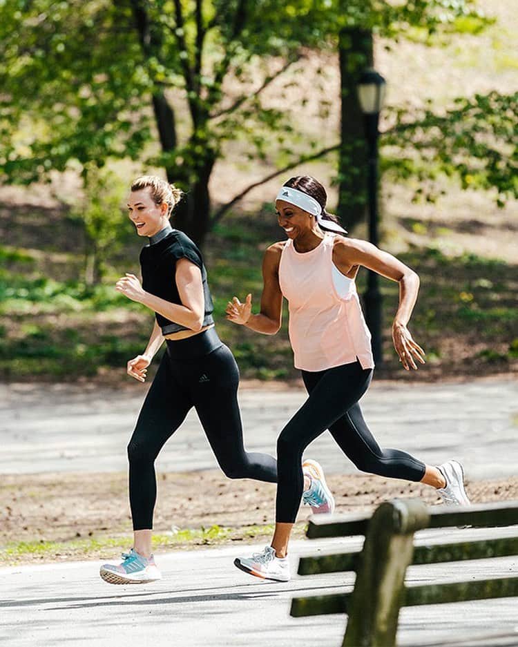 adidas Womenさんのインスタグラム写真 - (adidas WomenInstagram)「Ever wonder what @KarlieKloss’ proudest accomplishment is? While running with @MariaTaylor, they get down to the details. . Watch now by heading to our stories and swiping up. 👆 . #Run #Running #adidasWomen」8月12日 23時23分 - adidaswomen