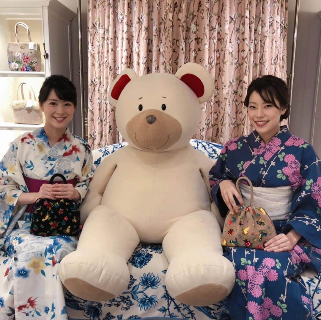 藤本真未さんのインスタグラム写真 - (藤本真未Instagram)「* 8月12日 #ハイジの日2019 * 当日は親友と「浴衣×ハイジ」でコーディネート👘✨ 8/3のパーティーでも着た浴衣に、今日は赤紫の帯とピンクの下駄を合わせてみました😊(全身は2.3枚目) 前回、巾着バッグは赤ハイジでしたが、今日は浴衣を可愛目の着方にしたので…黒ハイジ🐥🐞🦋🌹 同じ浴衣でもガラッと雰囲気が変わりますね🤗 * 銀座フェイラー本店でお買い物したあと、 先日中継でもお世話になったホテル雅叙園東京へ行きました⭐️ * 近況報告からディズニーの話から政治の話まで。 幅広く語りました😊笑 * とても素敵な写真がたくさん撮れたので、またupします♪ * #FEILER #フェイラー #ハイジ #ハイジの日 #ホテル雅叙園東京 #ホテル雅叙園 #雅叙園 #アフタヌーンティー #浴衣 #ゆかた」8月12日 23時24分 - manamifujimoto108