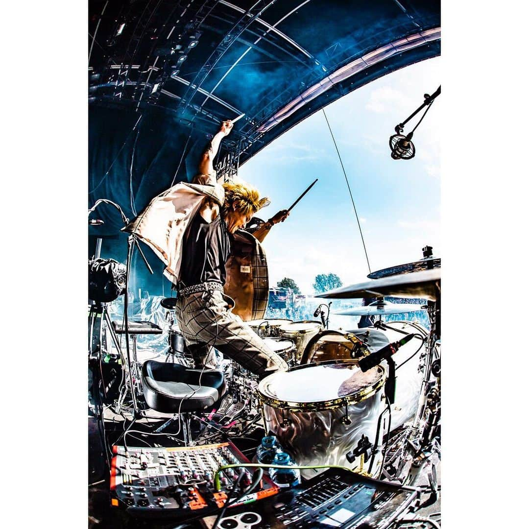 青木カズローさんのインスタグラム写真 - (青木カズローInstagram)「Crossfaith ( @crossfaithjapan )﻿ ﻿ 2019.08.10 @ Belgium "ALCATRAZ HARD ROCK & METAL FESTIVAL 2019" ﻿ photo by 青木カズロー(cazrowAoki)﻿ ﻿ #Crossfaith #alcatrazfestival  #写殺﻿ #人間が生きている瞬間﻿ #生きてなきゃ殺せない﻿ #殺してぇから生きてくれ」8月12日 23時27分 - cazrowaoki