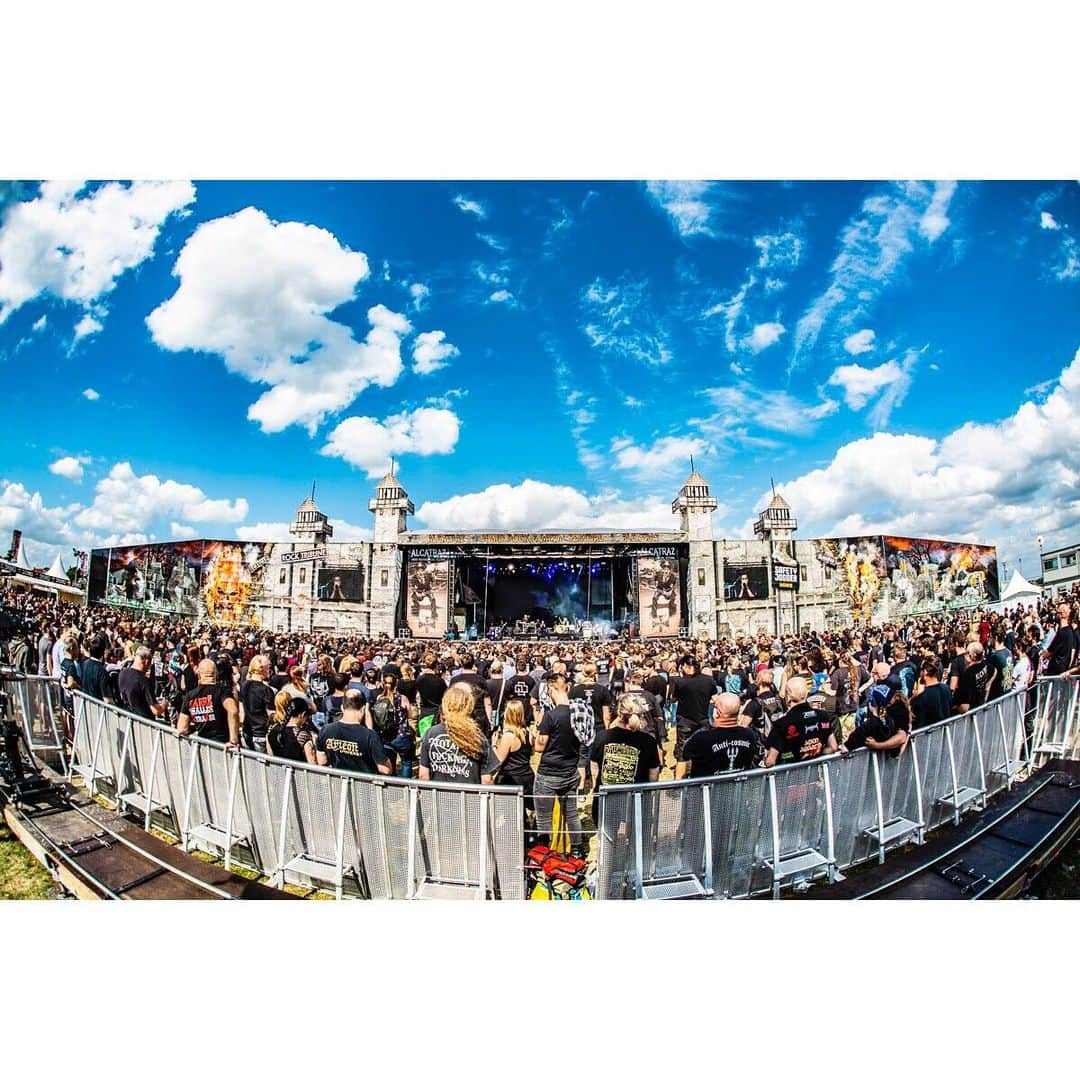 青木カズローさんのインスタグラム写真 - (青木カズローInstagram)「Crossfaith ( @crossfaithjapan )﻿ ﻿ 2019.08.10 @ Belgium "ALCATRAZ HARD ROCK & METAL FESTIVAL 2019" ﻿ photo by 青木カズロー(cazrowAoki)﻿ ﻿ #Crossfaith #alcatrazfestival  #写殺﻿ #人間が生きている瞬間﻿ #生きてなきゃ殺せない﻿ #殺してぇから生きてくれ」8月12日 23時27分 - cazrowaoki