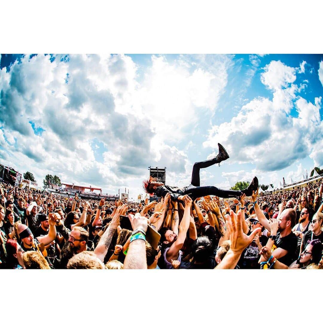 青木カズローさんのインスタグラム写真 - (青木カズローInstagram)「Crossfaith ( @crossfaithjapan )﻿ ﻿ 2019.08.10 @ Belgium "ALCATRAZ HARD ROCK & METAL FESTIVAL 2019" ﻿ photo by 青木カズロー(cazrowAoki)﻿ ﻿ #Crossfaith #alcatrazfestival  #写殺﻿ #人間が生きている瞬間﻿ #生きてなきゃ殺せない﻿ #殺してぇから生きてくれ」8月12日 23時27分 - cazrowaoki