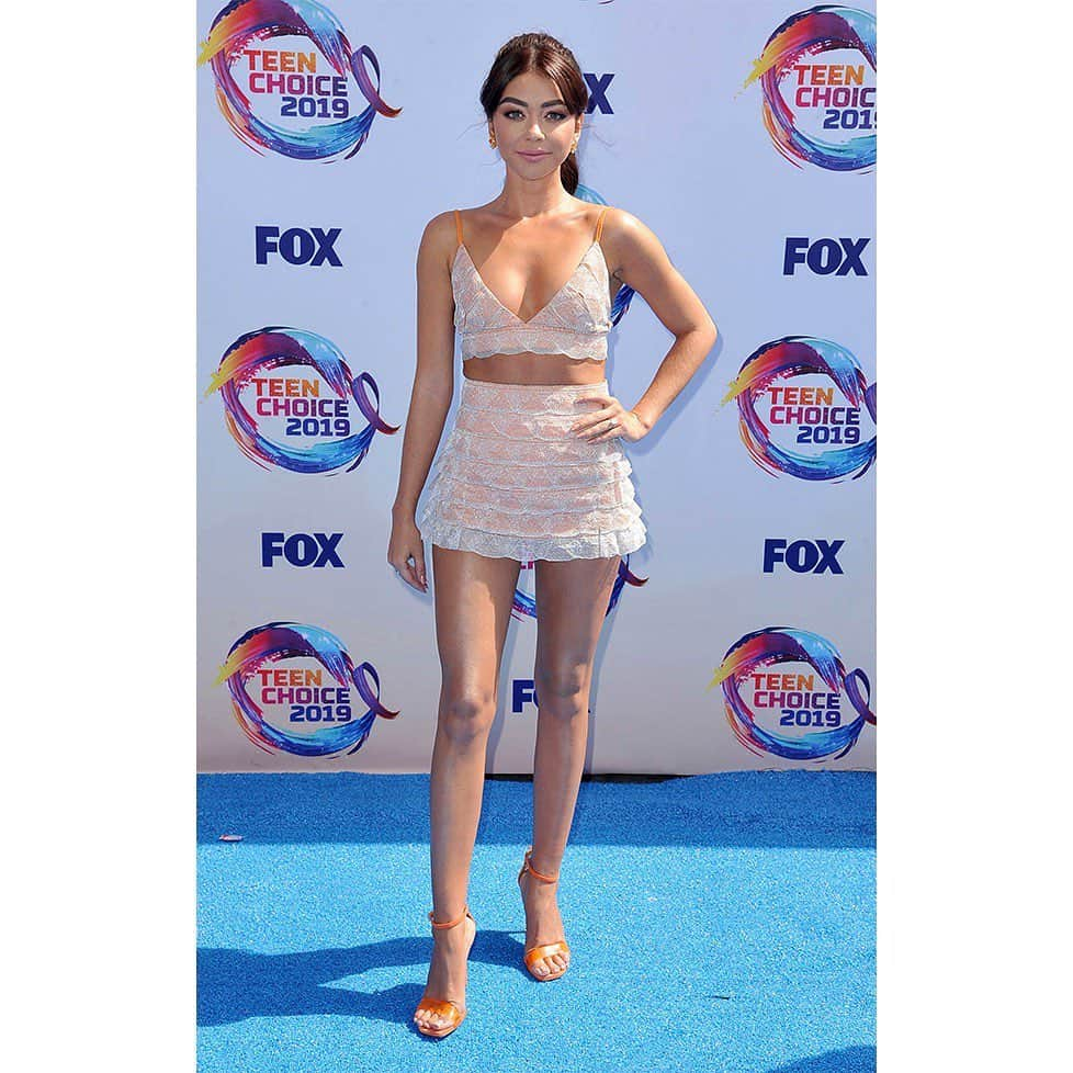 ブラッド・ゴレスキーさんのインスタグラム写真 - (ブラッド・ゴレスキーInstagram)「@sarahhyland serving vintage Barbie vibes at the #teenchoiceawards in @teresahelbig  top and shorts, @loribluofficial heels and @lorraineschwartz jewels & @ofirajewelz rings. ➡️ Performance look by @herveleger! 💁🏻‍♀️ @ryanrichman 💄 @allanface 💅🏻 @christinaviles #styledbybg & @daniela_viviana」8月12日 23時28分 - bradgoreski