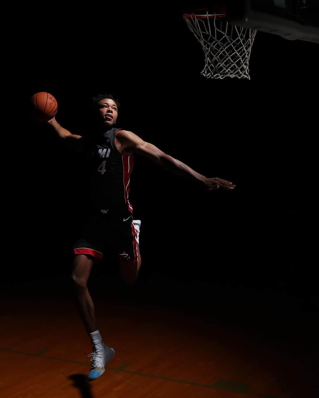 Miami HEATさんのインスタグラム写真 - (Miami HEATInstagram)「@nolimitherro and @kzokpala are reppin' the Miami HEAT rookie class of 2019. 🔥  Click the link in our bio to check out more 📸」8月12日 23時28分 - miamiheat