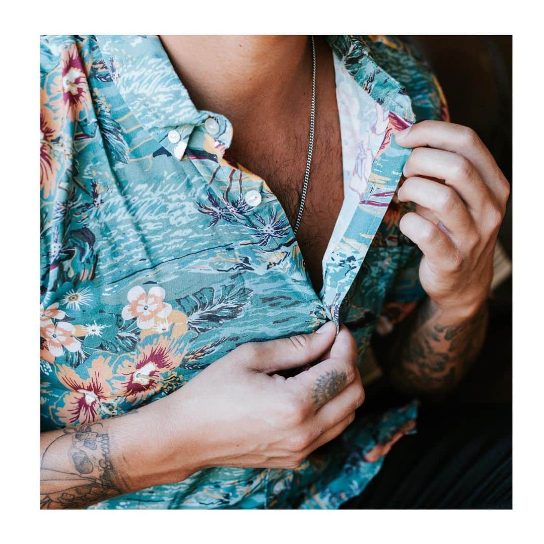 エゼキエルのインスタグラム：「Mondaze 🌴」