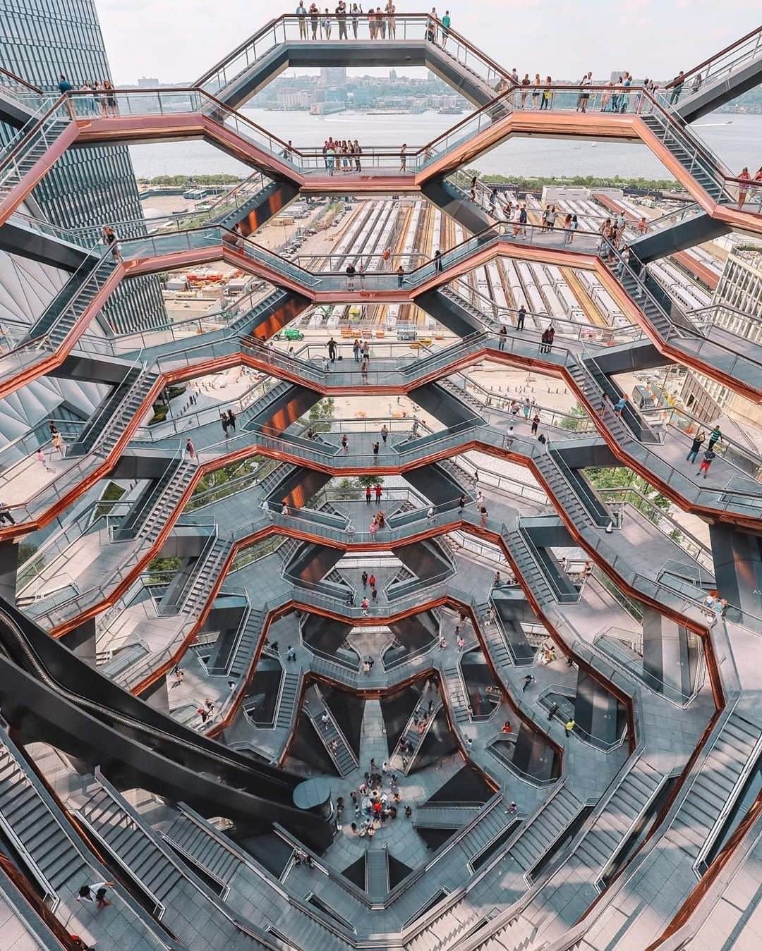 Travel + Leisureさんのインスタグラム写真 - (Travel + LeisureInstagram)「Hudson Yards was named one of our top 50 places to travel in 2019! See the full list at our link in bio. #tlpicks courtesy of @handluggageonly」8月12日 23時40分 - travelandleisure