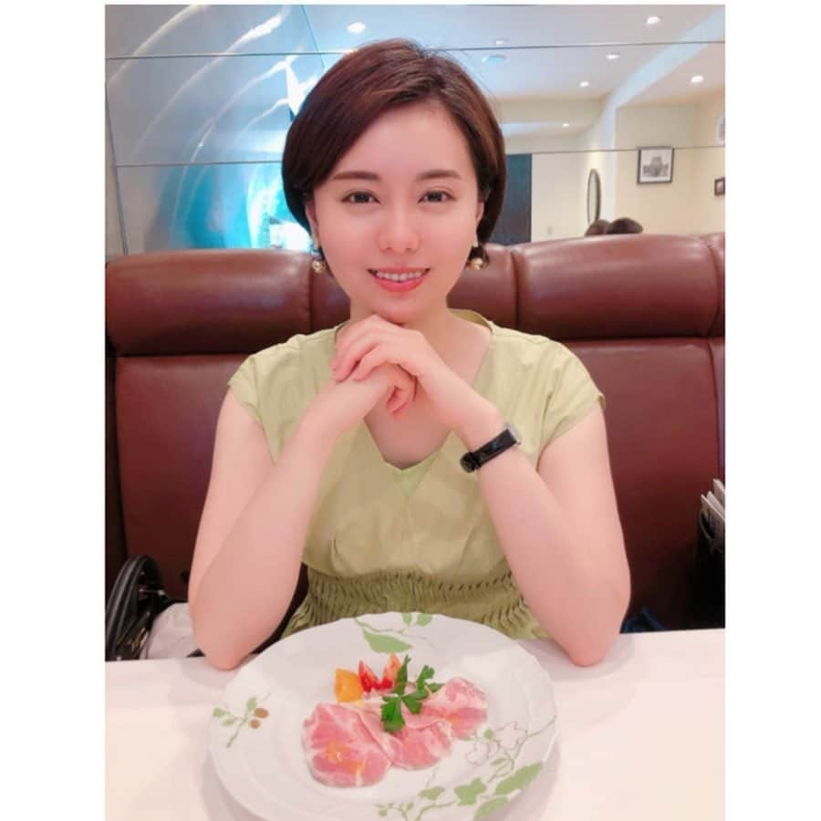 瀧口友里奈さんのインスタグラム写真 - (瀧口友里奈Instagram)「・ 無事、ForbesJAPAN の記事を校了して迎えた三連休はホッと一息☺️☕️ ・ 8月25日発売のForbesJAPAN @forbesjapan は、 U30特集ですよ💫💫 ・ 担当したのは、世界のU30特集🌍 世界のForbesの記事から厳選して、新進気鋭の起業家やクリエイターをご紹介しています🙌🏻 ・ 200名ほどの記事を読んで、選考、そして、翻訳・要約作業は本当に大変でしたが😭本当に皆さんにお届けしたいものだけ❕ 早く読んでいただきたいです🤤ぜひお楽しみにしていて下さい🌿 ・」8月12日 23時42分 - yurinatakiguchi