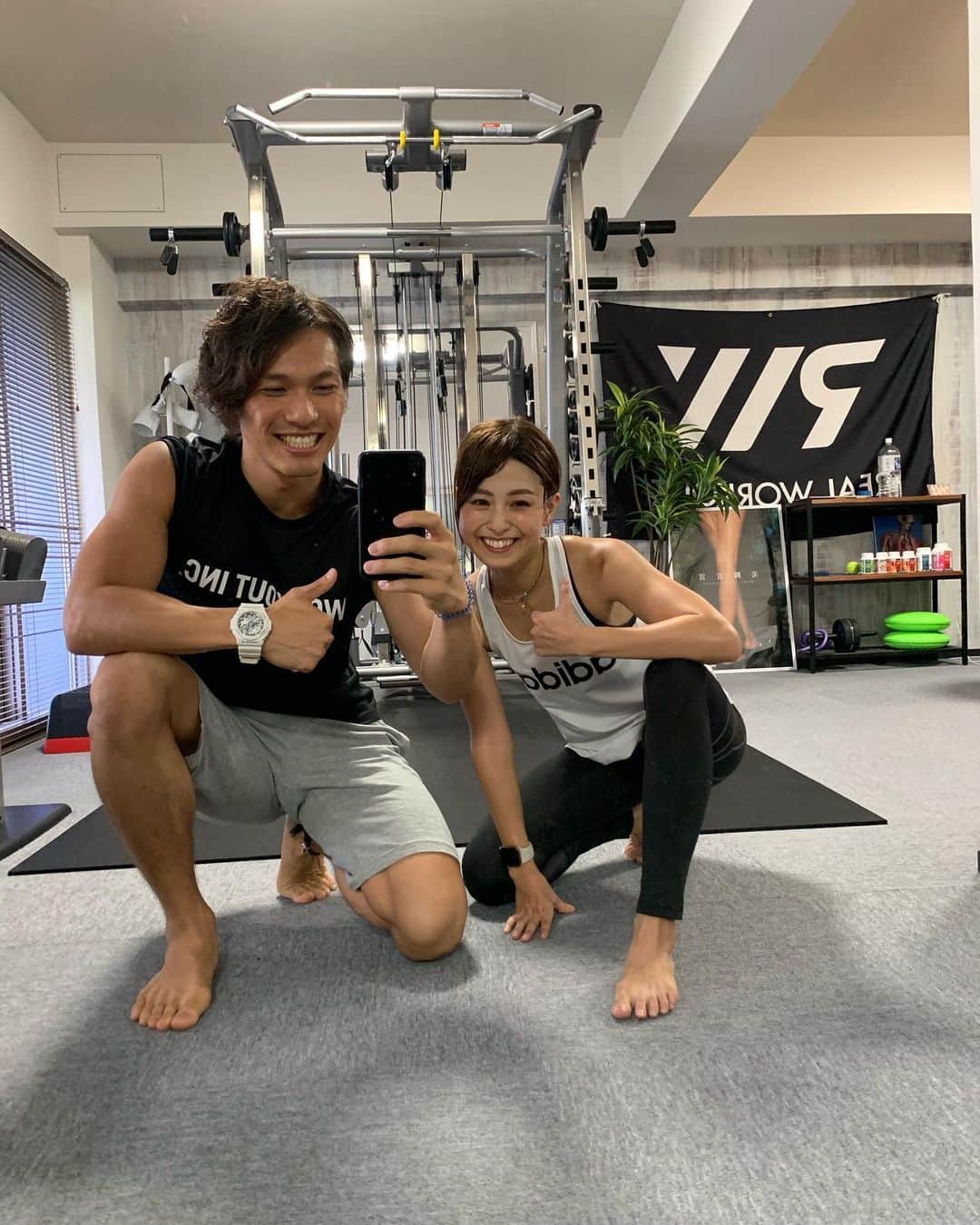 のインスタグラム：「このイケメンに追い込まれる幸福感😂✨ @shun.fit しゅんトレ 3セット目はヘロヘロ😂😂 #ssa #サマースタイルアワード#サマスタ #腹筋女子 #筋トレ女子 #fitnessgirl #アブクラックス #アブクラックス女子 #インスタダイエット #スポーツウェア #トレーニングウェア #フィットネスウェア #筋トレ #トレーニング #ジム #フィットネス #筋肉 #マッチョ #ダイエット #ワークアウト #ボディメイク#beauty#エニタイム #anytimefitness #ウォーキング#ウェア#体幹#体幹トレーニング#リアルワークアウト#お尻トレ」