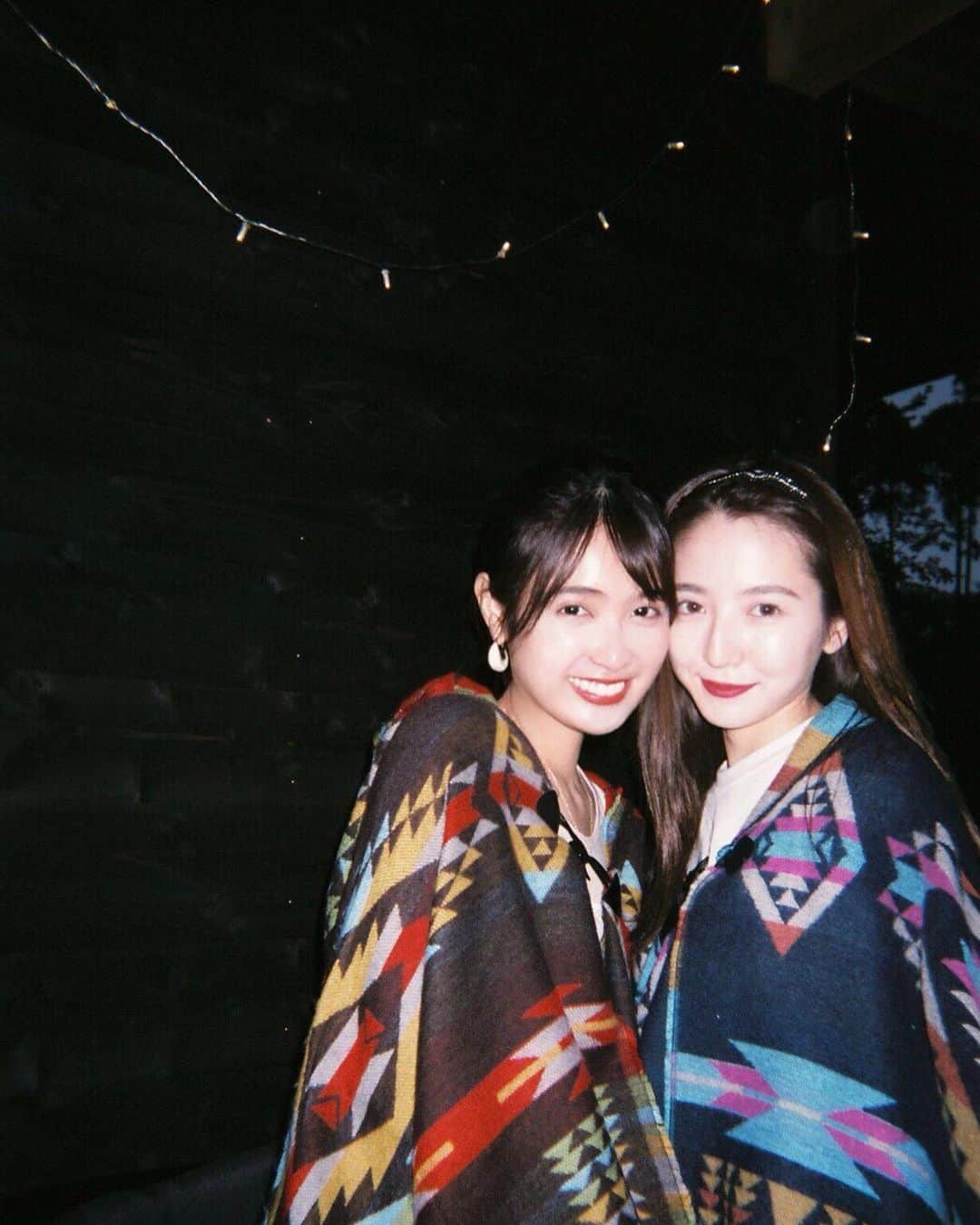 平木愛美のインスタグラム：「goodnight🌜  いつかのグランピングのときの #film  美しぴぴたんがフィルムにいたので、載せる🧸笑 ひらき目線。  ３枚めのはガラス工房でお皿づくり💞 うしろのほうのぽーってマグマみたいな光は高温のガラス。  皆さんお盆楽しまれてますかー？💫 昨夜は、急にぴぴたん誘って、一緒にgolf打ちっ放しいってきたよー♡  #愛 #お盆」