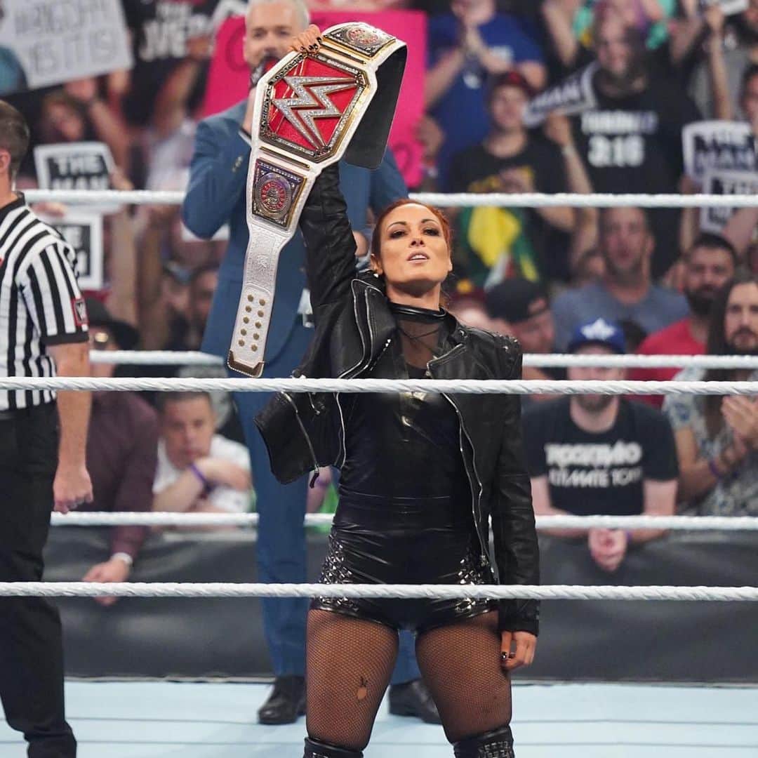 レベッカ・ノックスのインスタグラム：「Nattie, debt paid. Canada loves you. Respect.」