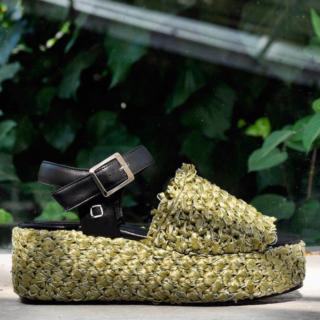 コレクションプリヴェさんのインスタグラム写真 - (コレクションプリヴェInstagram)「Green Raffia Wedge #collectionpriveeofficial • • • • #collectionpriveeaccessories #raffia #shoes #wedge #style #fashionista #green #newcolor #accessories #madeinitaly #italianbrand #artisanal #shoemaker #shoelovers #totallook #hpfrance #tfw」8月12日 23時58分 - collectionpriveeofficial
