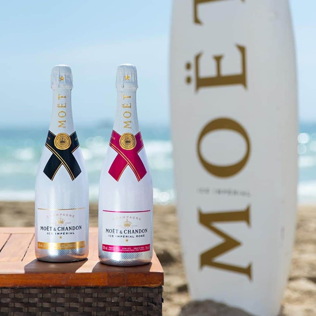 Moët & Chandon Officialさんのインスタグラム写真 - (Moët & Chandon OfficialInstagram)「Tide is high for an Ice refreshment!  @nassaubeachclub #MoetMoment #MoetIce #BeachLife . This material is not intended to be viewed by persons under the legal alcohol drinking age or in countries with restrictions on advertising on alcoholic beverages. ENJOY MOET RESPONSIBLY」8月13日 0時01分 - moetchandon