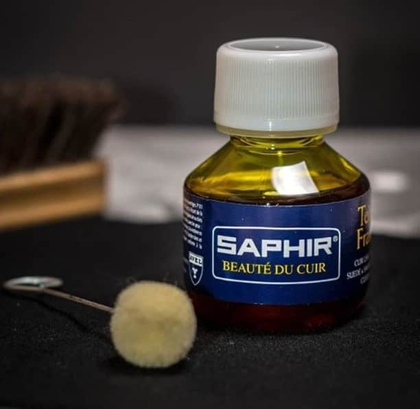 Saphirさんのインスタグラム写真 - (SaphirInstagram)「With the Teinture Française, colour smooth leather, suede, nubuck and velvety leather in a soft and gentle way! Start using it now. 😉 . Avec la Teinture Française, colorez les cuirs lisses, le daim, le nubuck et les cuirs veloutés d'une manière douce et non agressive pour votre matière préférée ! Commencez à l'utiliser dès maintenant. 😉 . Photo : @para_nova_masterskaya . #SaphirOfficial #Saphir #ShoeShine」8月13日 0時02分 - saphir_official
