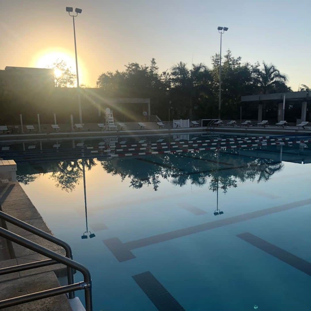 スピードさんのインスタグラム写真 - (スピードInstagram)「Is there anything more perfect than an empty pool?  #Speedo #Swimming #DreamPool」8月13日 0時10分 - speedo