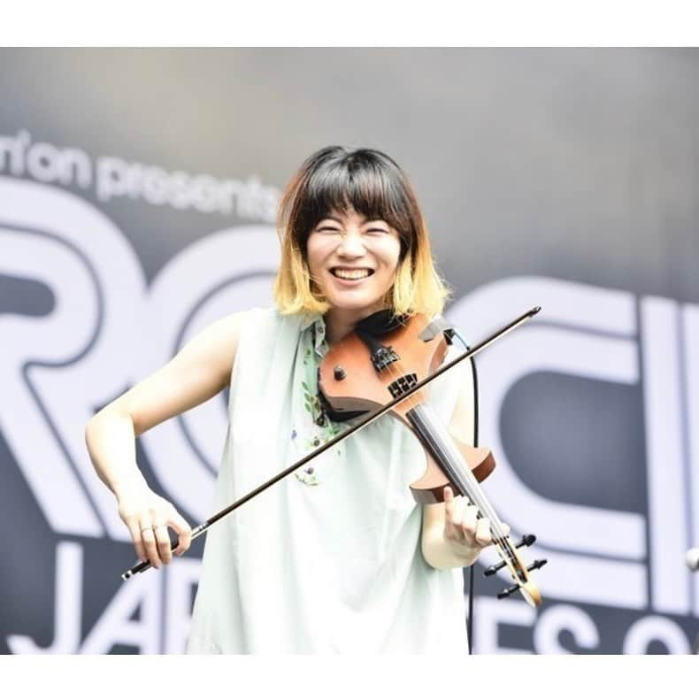 東出真緒さんのインスタグラム写真 - (東出真緒Instagram)「楽しかった人の顔😊 . #rijf2019  #BIGMAMA #electricviolin」8月13日 0時17分 - mao_bigmama_vn