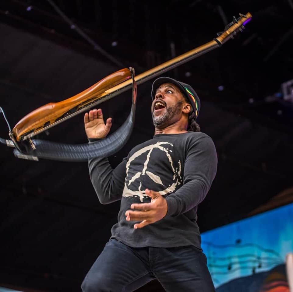 ヴィクター・ウッテンのインスタグラム：「Telluride! #magic #victorwooten #bassguitar」