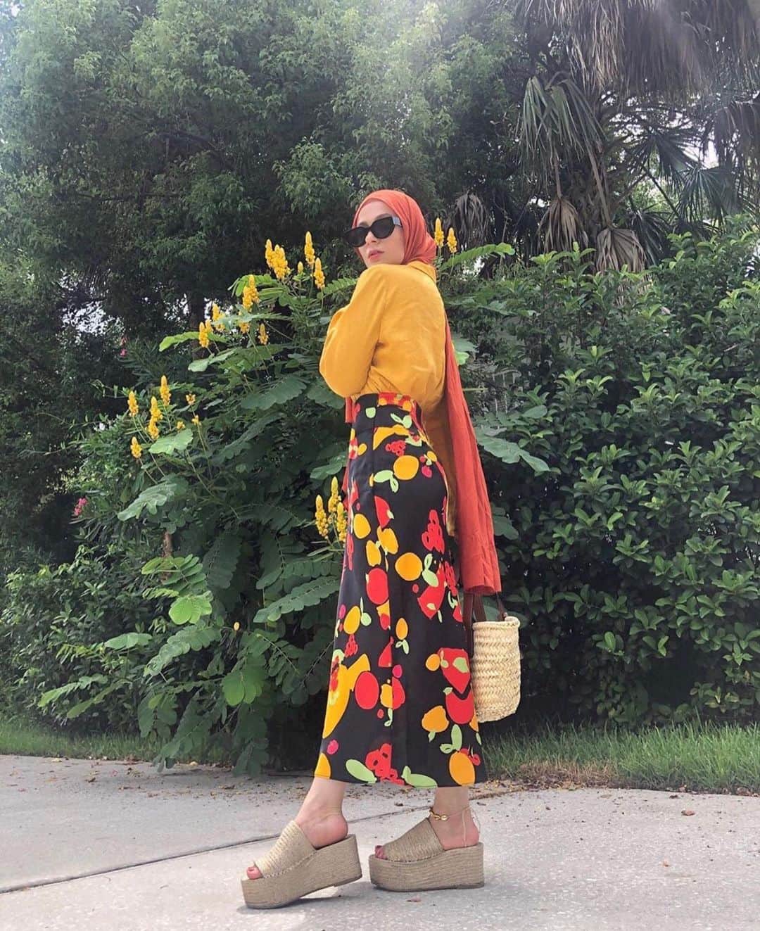 freepeopleさんのインスタグラム写真 - (freepeopleInstagram)「Get your fruits and veggies. @noore in the Normani Bias Printed Skirt.」8月13日 0時32分 - freepeople