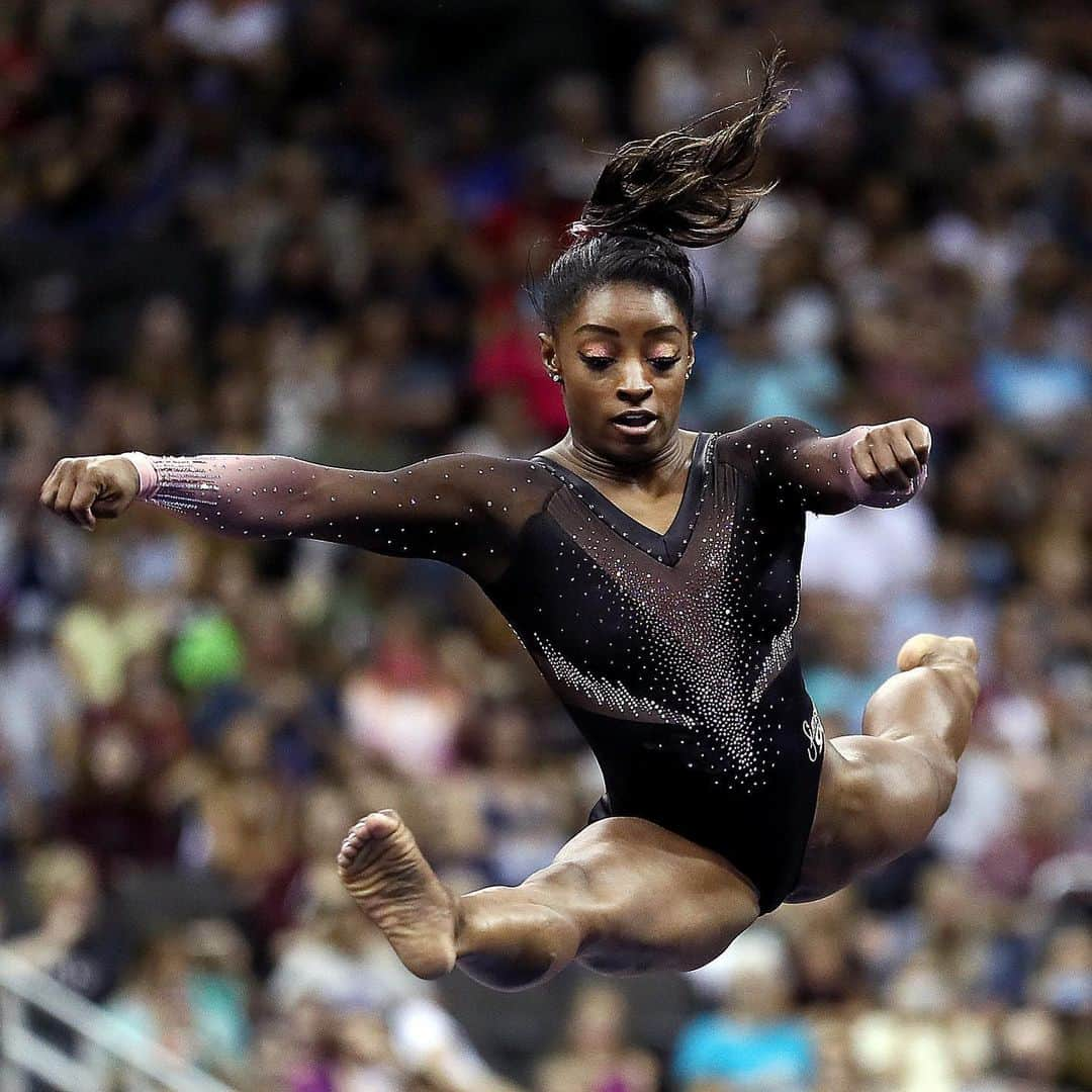 ELLE Magazineさんのインスタグラム写真 - (ELLE MagazineInstagram)「#SimoneBiles did it again. The U.S. gymnast made history when she became the first woman to ever hit a triple double (a double back flip with three twists) on floor during a competition. Biles herself called it "the hardest move in the world." Link in bio for the video of her jaw-dropping routine. 👏👏」8月13日 0時25分 - elleusa