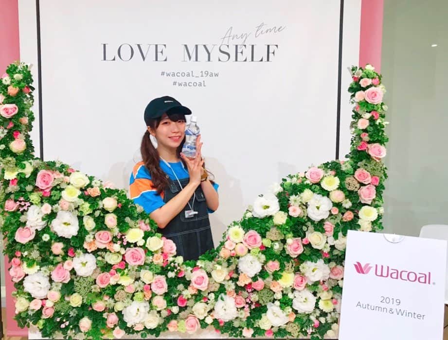 ぱいぱいでか美のインスタグラム：「先日Wacoalの展示会にお邪魔しました☻ デザインも機能性も高くて大好き❤︎ ꙳ #Wacoal #wacoal_19aw  #exhibition ꙳ 結構前(というか写真の服装や髪型でお察しの通り TIF前に行ったモアラニと同じタイミングで…)に Wacoalさんの展示会にお邪魔させてもらいました❤︎ 「LOVE MYSELF」という今回のテーマ通りの 自分で自分を愛せるような可愛くて機能性の高いものばかりで めっちゃ悩んだけどコレだ〜！ってやつセットでつけてきました✔️ 下着って見えないからこそ可愛いのとかいい女っぽいのとか 今日のラッキーカラーとか 自分なりの拘り持ってつけたいよね〜。 気持ちもシャキッとするし。 そういう気分に寄り添ってくれるのでWacoalさん大好きです！ Wacoalのみなさんも優しくて綺麗で大好き❤︎」