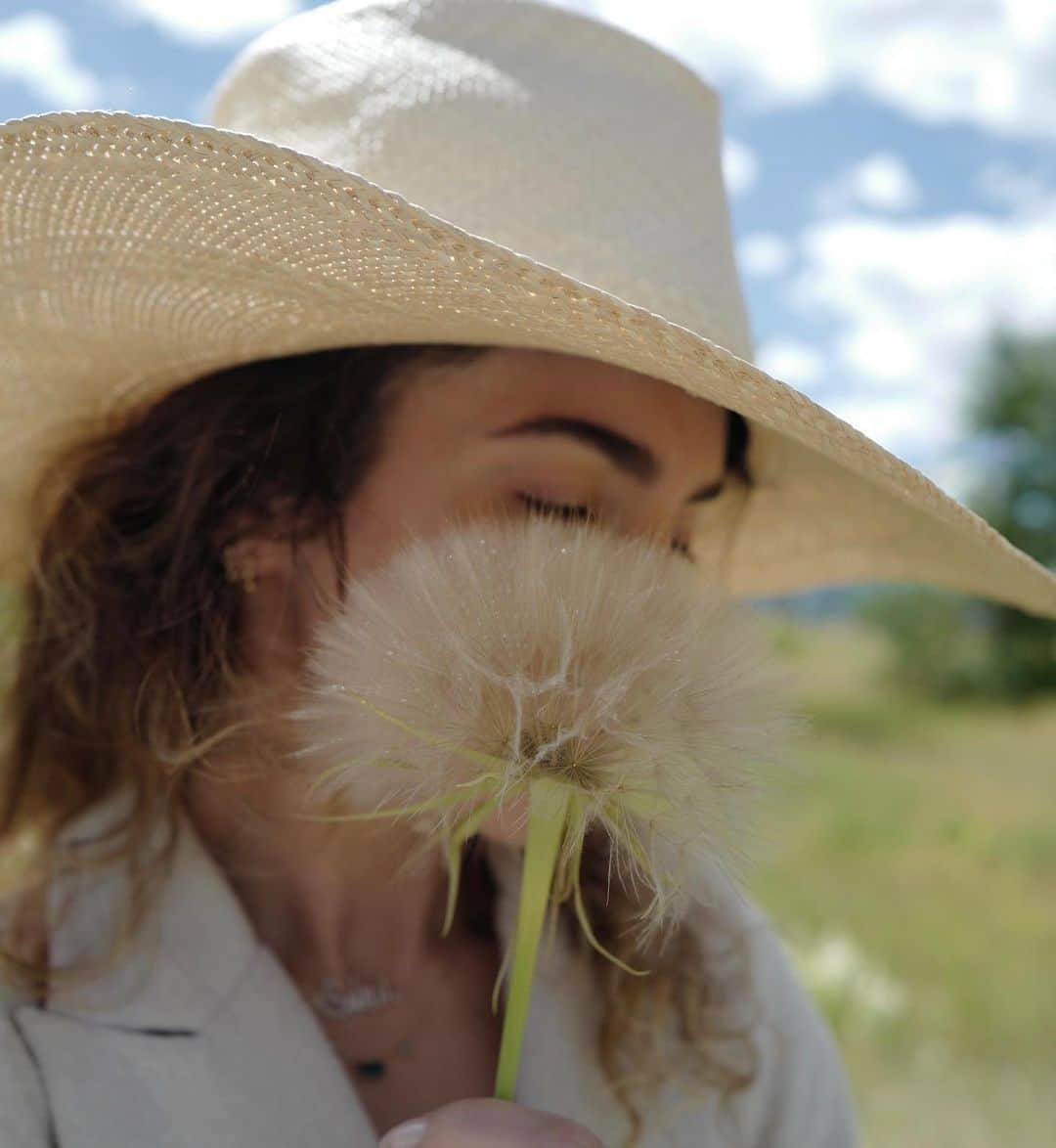 ニッキー・リードさんのインスタグラム写真 - (ニッキー・リードInstagram)「When the wish is bigger than your head 🌳 🕊」8月13日 0時41分 - nikkireed