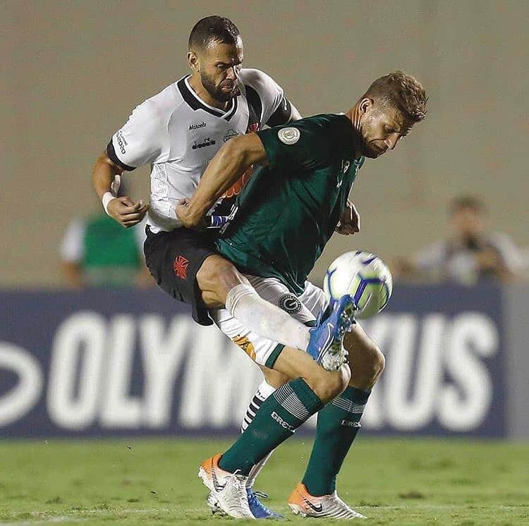 レアンドロ・カスタン・ダ・シウバさんのインスタグラム写真 - (レアンドロ・カスタン・ダ・シウバInstagram)「👊💢🙏⚽️ +3 📸 @rafaelribeirorio」8月13日 0時37分 - leandrocastan