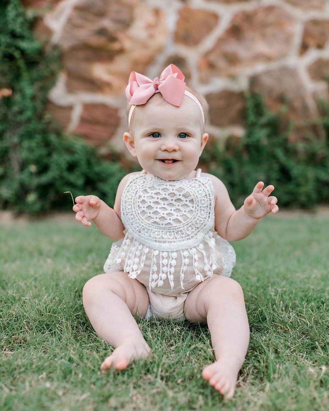 カーリー・パターソンのインスタグラム：「My little Emmaline, you are 6 months old today! You’ve gone from a whole lotta 🔥 to a whole lotta 💖! I love watching you grow and our love continues to grow for you each day!」