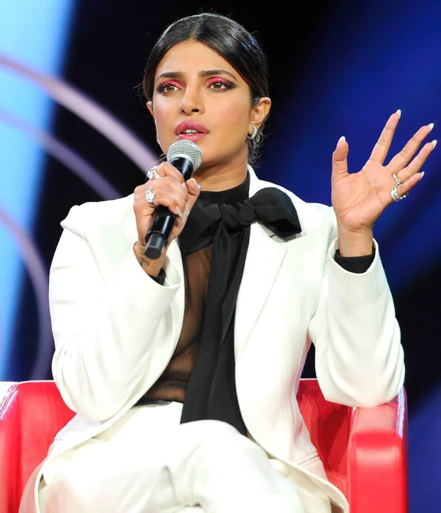 Just Jaredさんのインスタグラム写真 - (Just JaredInstagram)「@priyankachopra was called a “hypocrite” directly to her face and she had a lot to say in response. Tap this pic in the LINK IN BIO for the full story.  #PriyankaChopra Photo: Getty」8月13日 0時55分 - justjared