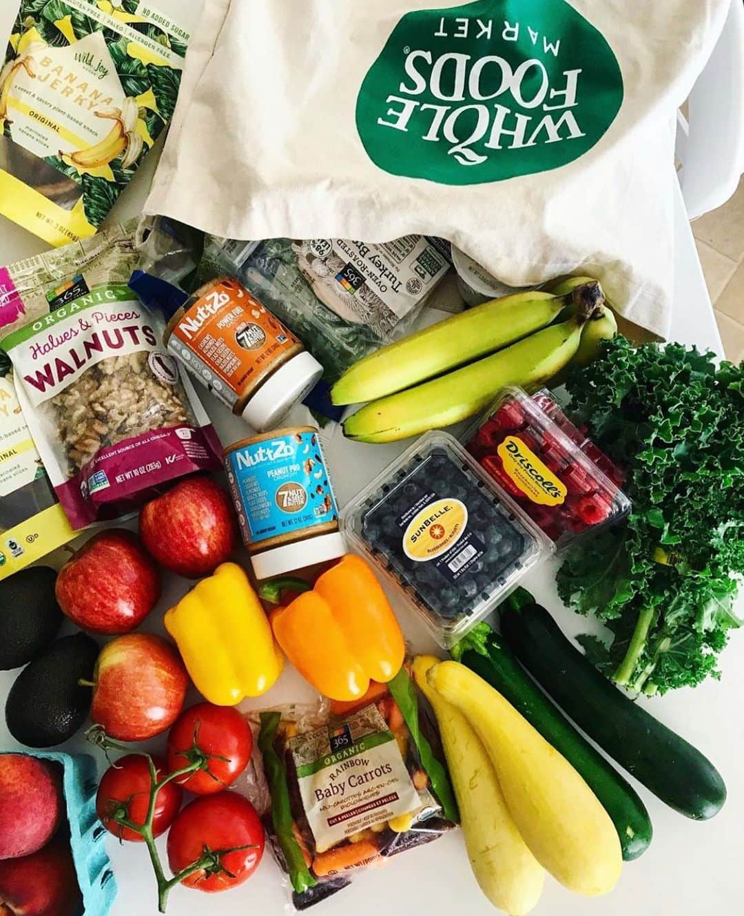 Whole Foods Marketさんのインスタグラム写真 - (Whole Foods MarketInstagram)「All stocked up and ready for the week💪Props to @winniesbalance_ for the haul inspo 💯 #wholefoodshaul #localatwholefoods #sponsored」8月13日 0時57分 - wholefoods