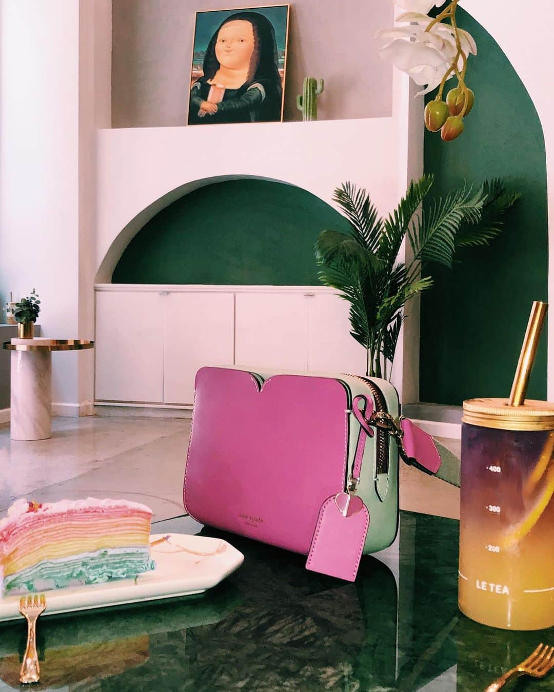 ケイト・スペードさんのインスタグラム写真 - (ケイト・スペードInstagram)「le tea with le candid camera bag. (and le cake, obvi.) #katespade #loveinspades」8月13日 1時01分 - katespadeny