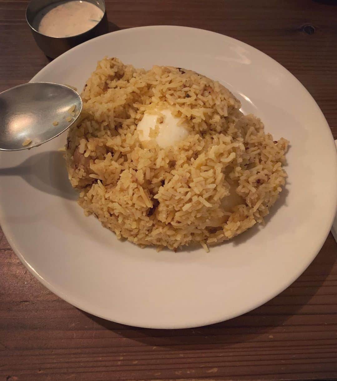 森なな子さんのインスタグラム写真 - (森なな子Instagram)「中に卵が入ってる🥚 なんて素敵なビリヤニ。 美味しすぎて昨日また同じの注文。日曜限定メニューだそうです。 本当に美味しい。 次は主役のカレーだ。 #ダバクニタチ #国立」8月13日 1時16分 - nanako.m1988