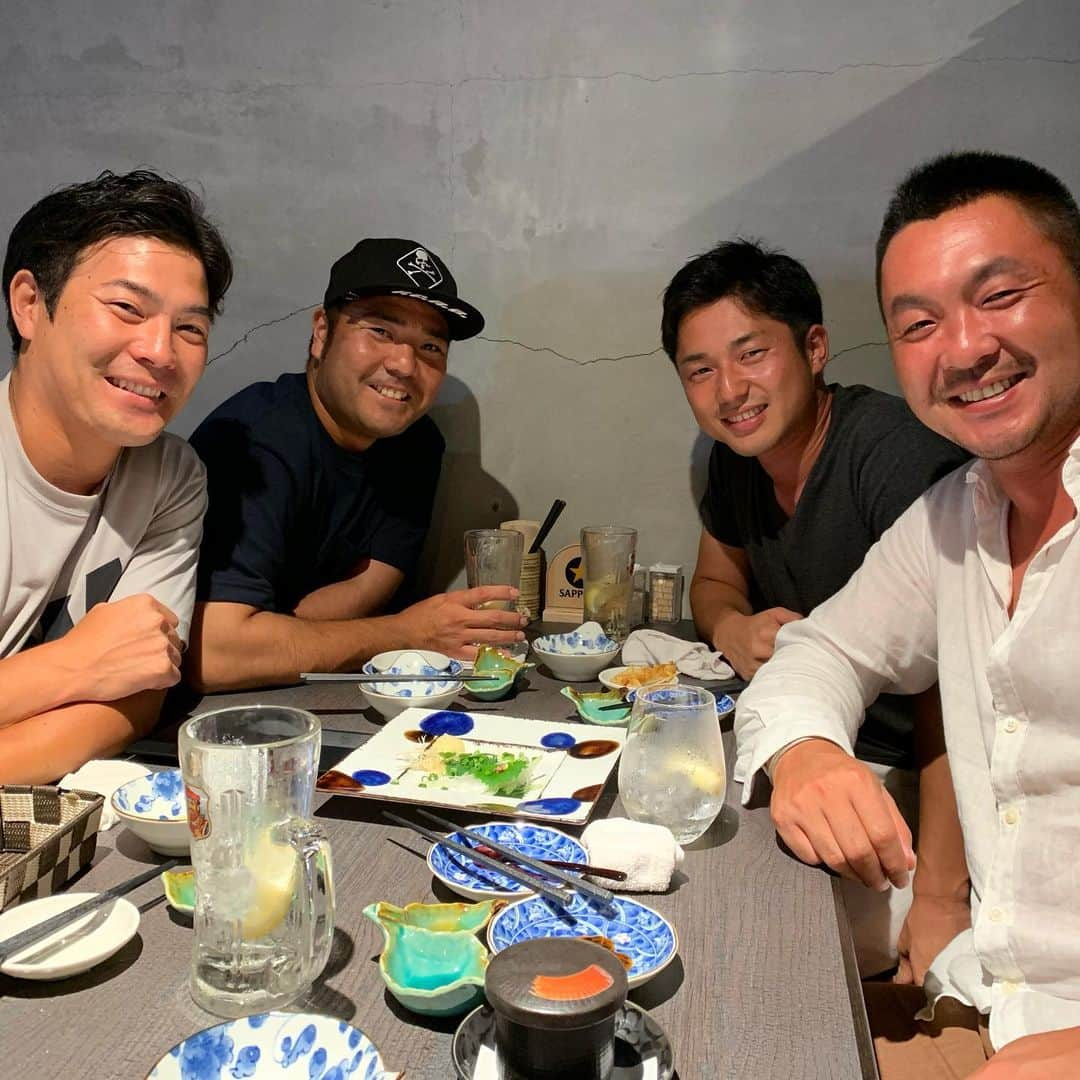 枡田慎太郎さんのインスタグラム写真 - (枡田慎太郎Instagram)「久々会。 いきなり呼んでいただいた。 ダイエット中なんで、麦ソーダのみ。 長谷部さんもまさかの断食明けらしい…笑 大丈夫かな…笑 伊志嶺さん、長谷部さん。 久々ありがとう、いきなりすぎやけど。笑 長谷川さんは無視でいいですよ。笑 #仙台#ファスティング#ダイエット#断食#アラボーイ」8月13日 1時09分 - masushin78