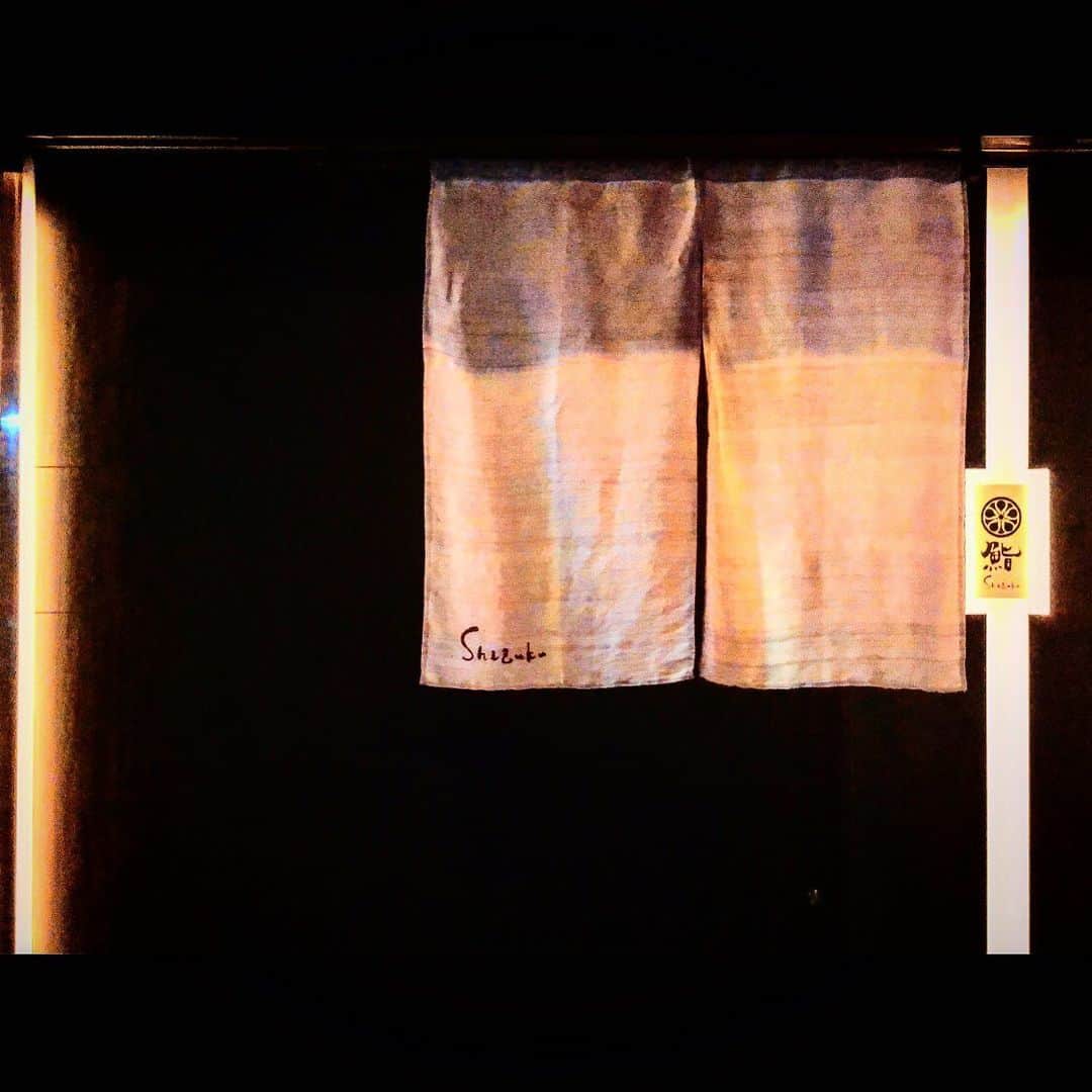 さきえさんのインスタグラム写真 - (さきえInstagram)「とても好き。 . . ☑︎🍣/ @sushi.shizuku . . . . #鮨 #鮨shizuku  #gourmet #創作鮨 #art #口福 #芸術的 #和 #とにかくこだわりが。#信楽焼 #modern #発明家がいるの。#instagourmet #東心斎橋 #素敵幸せが過ぎました。#osaka」8月13日 1時28分 - sakie110