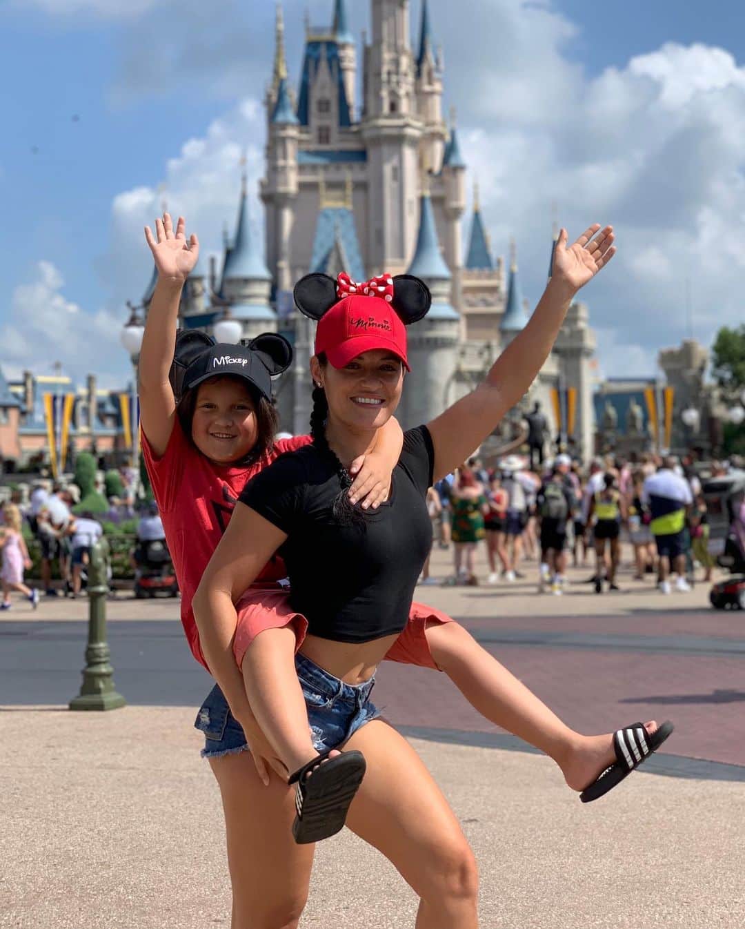 Jessica Arevaloさんのインスタグラム写真 - (Jessica ArevaloInstagram)「@thenaturalfitcouple - - Orlando Florida Disney world!😍 - Chris, Christian and I have been here for about 1 week and it’s been a blast so far! I came to support @chris_elkins #NaturalBodybuilding show and couldn’t be more proud of him!🥰 - Now we get to have some fun at the happiest place on earth and tomorrow we have a private tour of @gatorland_orlando before the park opens!🙈🐊 - What do you recommend we do while we are in Orlando!?」8月13日 1時30分 - jessicaarevalo_