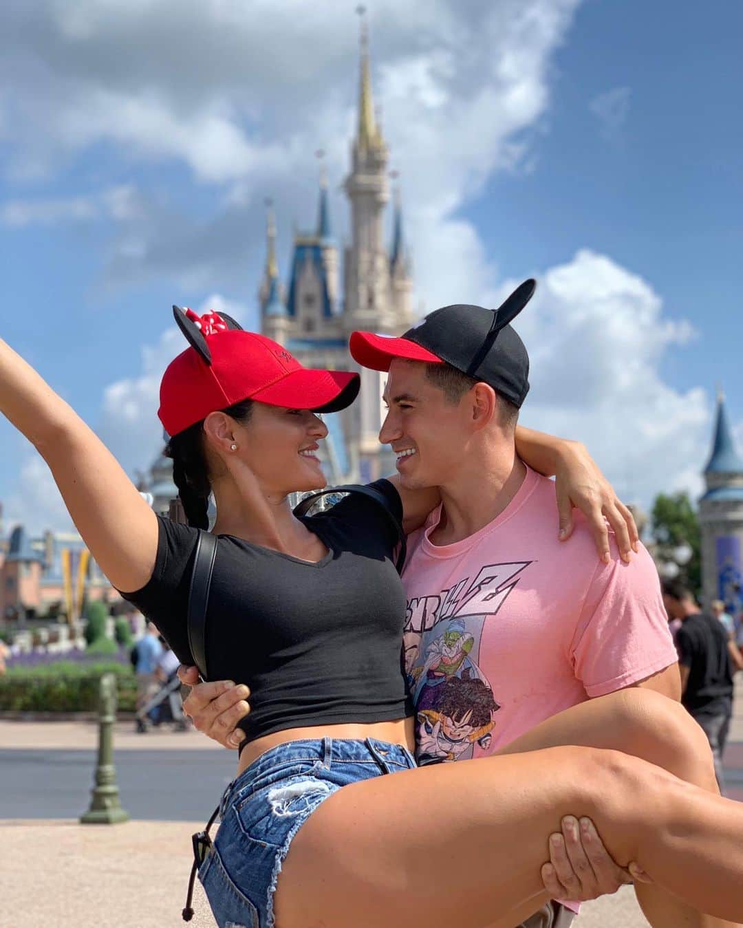 Jessica Arevaloさんのインスタグラム写真 - (Jessica ArevaloInstagram)「@thenaturalfitcouple - - Orlando Florida Disney world!😍 - Chris, Christian and I have been here for about 1 week and it’s been a blast so far! I came to support @chris_elkins #NaturalBodybuilding show and couldn’t be more proud of him!🥰 - Now we get to have some fun at the happiest place on earth and tomorrow we have a private tour of @gatorland_orlando before the park opens!🙈🐊 - What do you recommend we do while we are in Orlando!?」8月13日 1時30分 - jessicaarevalo_