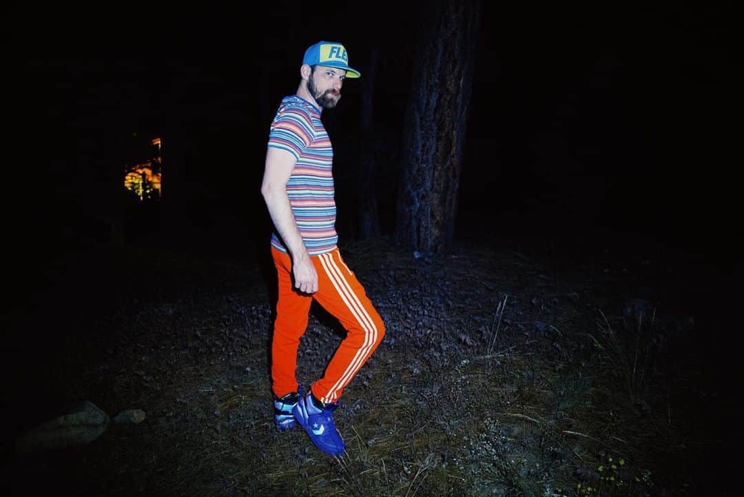 アシュレー・ジョンソンさんのインスタグラム写真 - (アシュレー・ジョンソンInstagram)「I took him to the woods. I took him to the woods and I made him dance for me.  #leicaq #lumecube」8月13日 1時38分 - ashleythejohnson