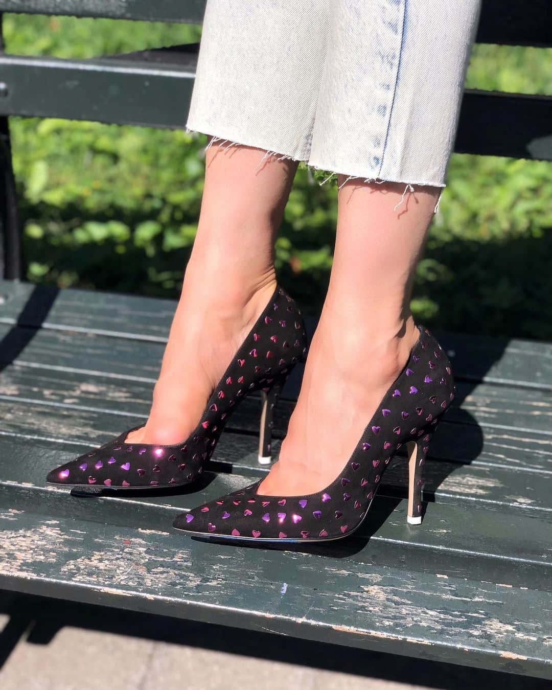 Bergdorf Goodmanさんのインスタグラム写真 - (Bergdorf GoodmanInstagram)「LOVE ACTUALLY 💜 Our hearts skipped a beat when we first saw @the_attico’s suede and metallic studded pumps. Available now in store on 2 and online at BG.com. #BGOnFoot」8月13日 1時45分 - bergdorfs