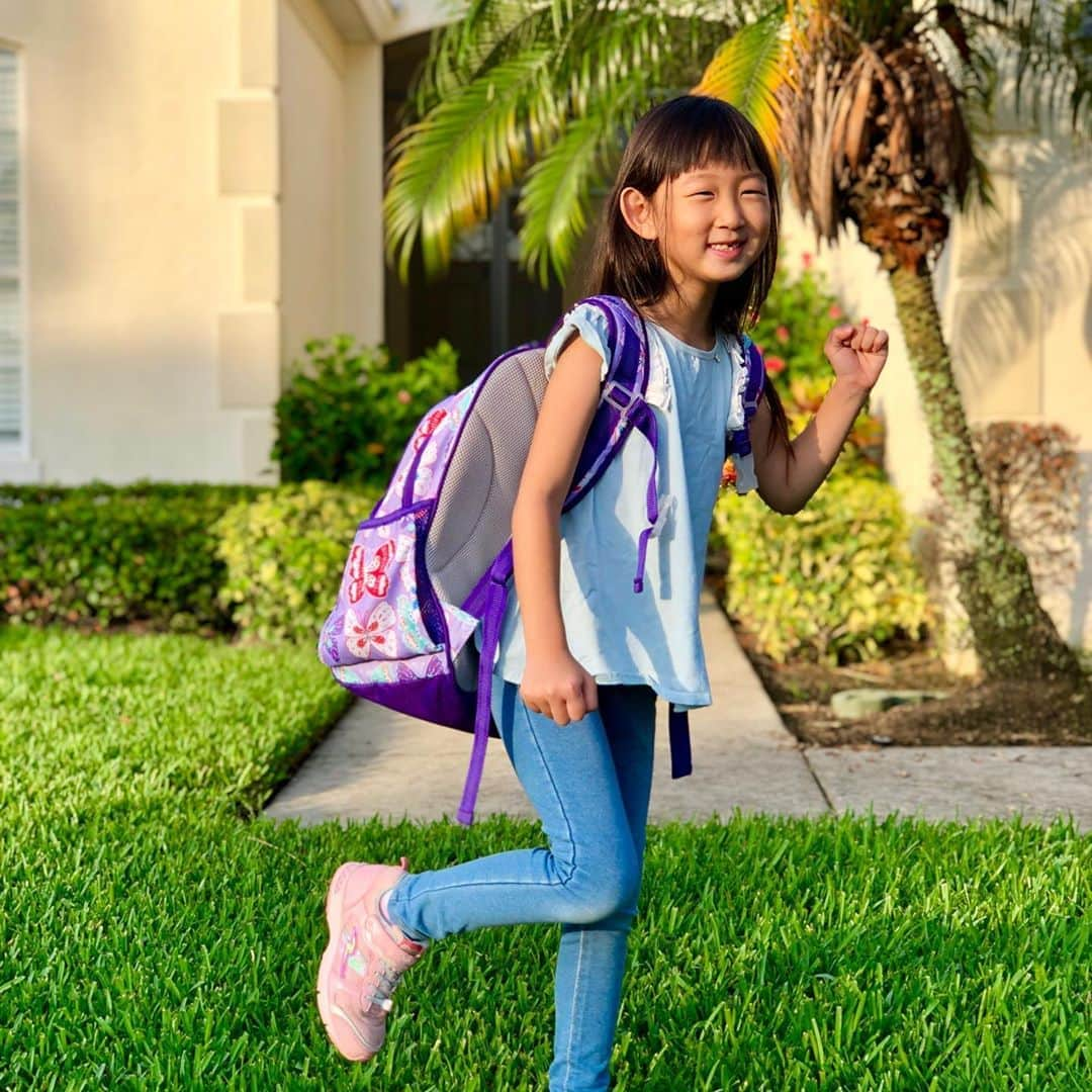 フロリダさえさなさんのインスタグラム写真 - (フロリダさえさなInstagram)「First day of 1st grade 🎒✨ 今日から小学生😊新しいお友達たくさん作って、いっぱい楽しんでおいで😘」8月13日 1時45分 - saesanafamily