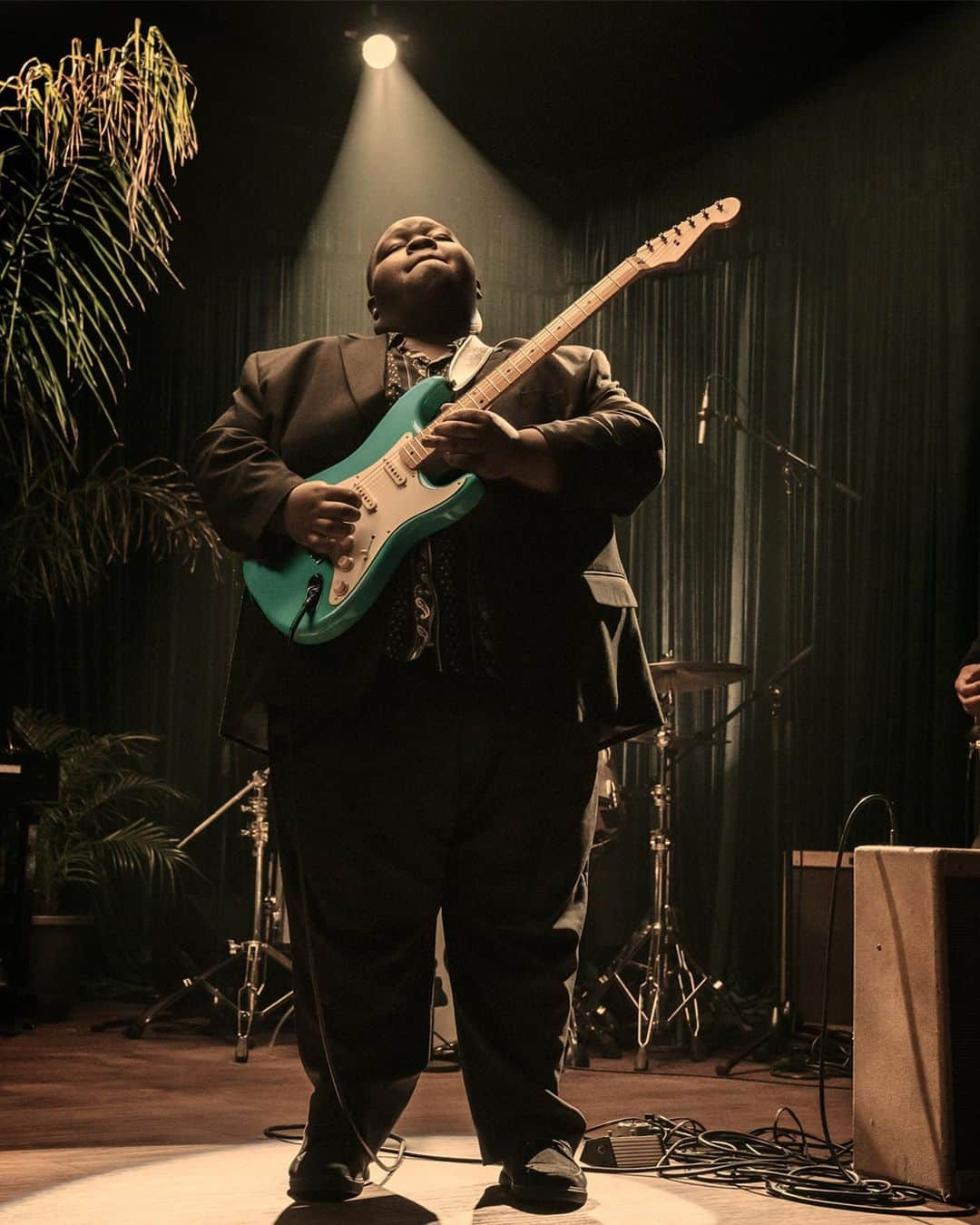 Fender Guitarさんのインスタグラム写真 - (Fender GuitarInstagram)「Inspired by blues artists of the 1950s, Christone ’Kingfish” Ingram brings out  deep hooks and soulful tones from that era of rock and roll. Like other artists, Ingram uses the Vintera Stratocaster to access vintage sounds of the ’50s in the modern era with the period-correct neck shapes, new pickups with decade-specific tones and a wide breadth of vintage colors - like Seafoam Green and Sonic Blue. learn more about the Vintera Series via link in bio.  @_theycallmekingfish」8月13日 1時58分 - fender