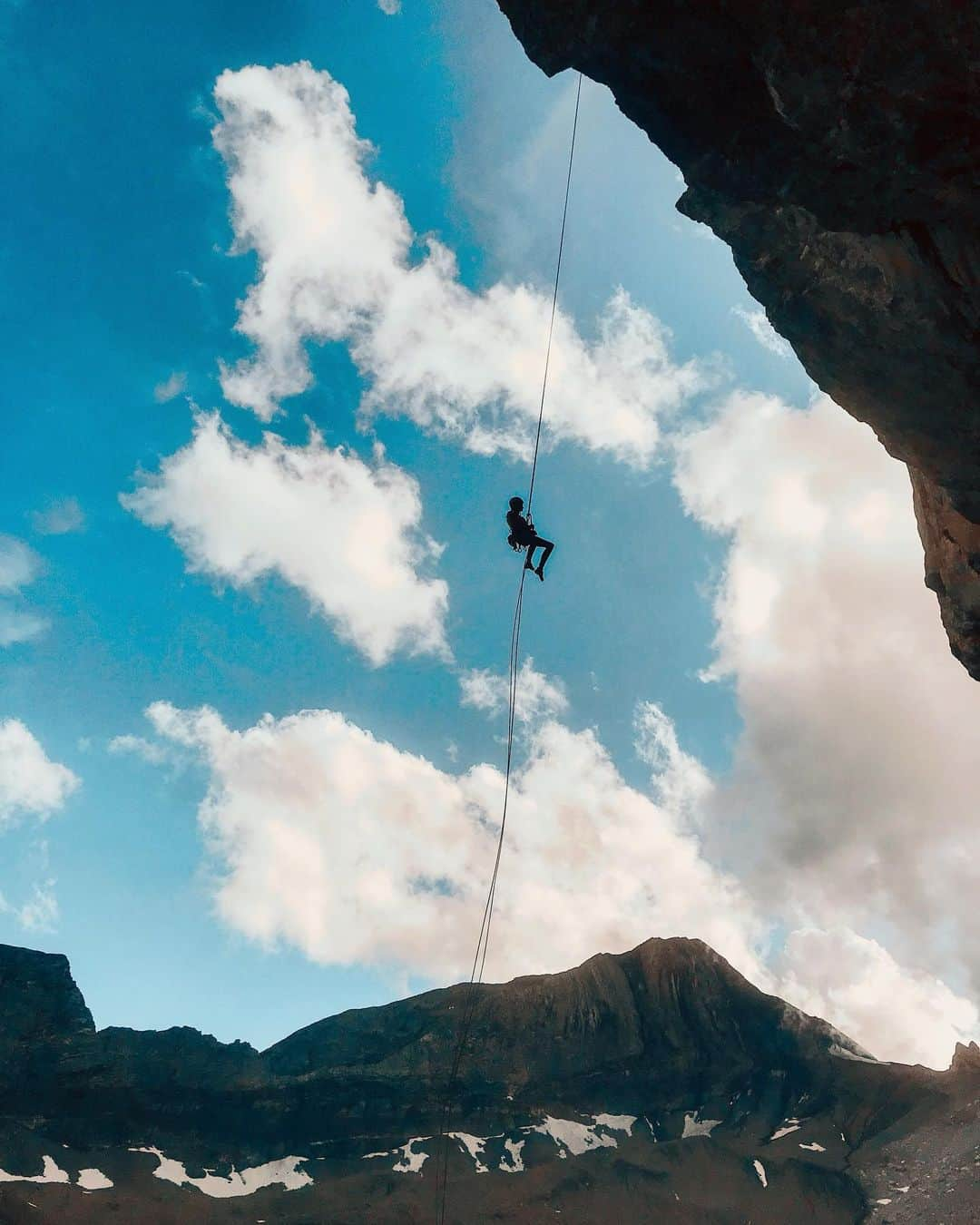 マチルダ・セーデルルンドさんのインスタグラム写真 - (マチルダ・セーデルルンドInstagram)「Valais ☁️🇨🇭🤟🏼 A week of sport climbing, multi pitch climbing, bouldering and training. Thank you so much @nilsfavre ✨ The pics are from a beautiful route we did up in Sanetsch ⛰」8月13日 2時18分 - matilda_soderlund