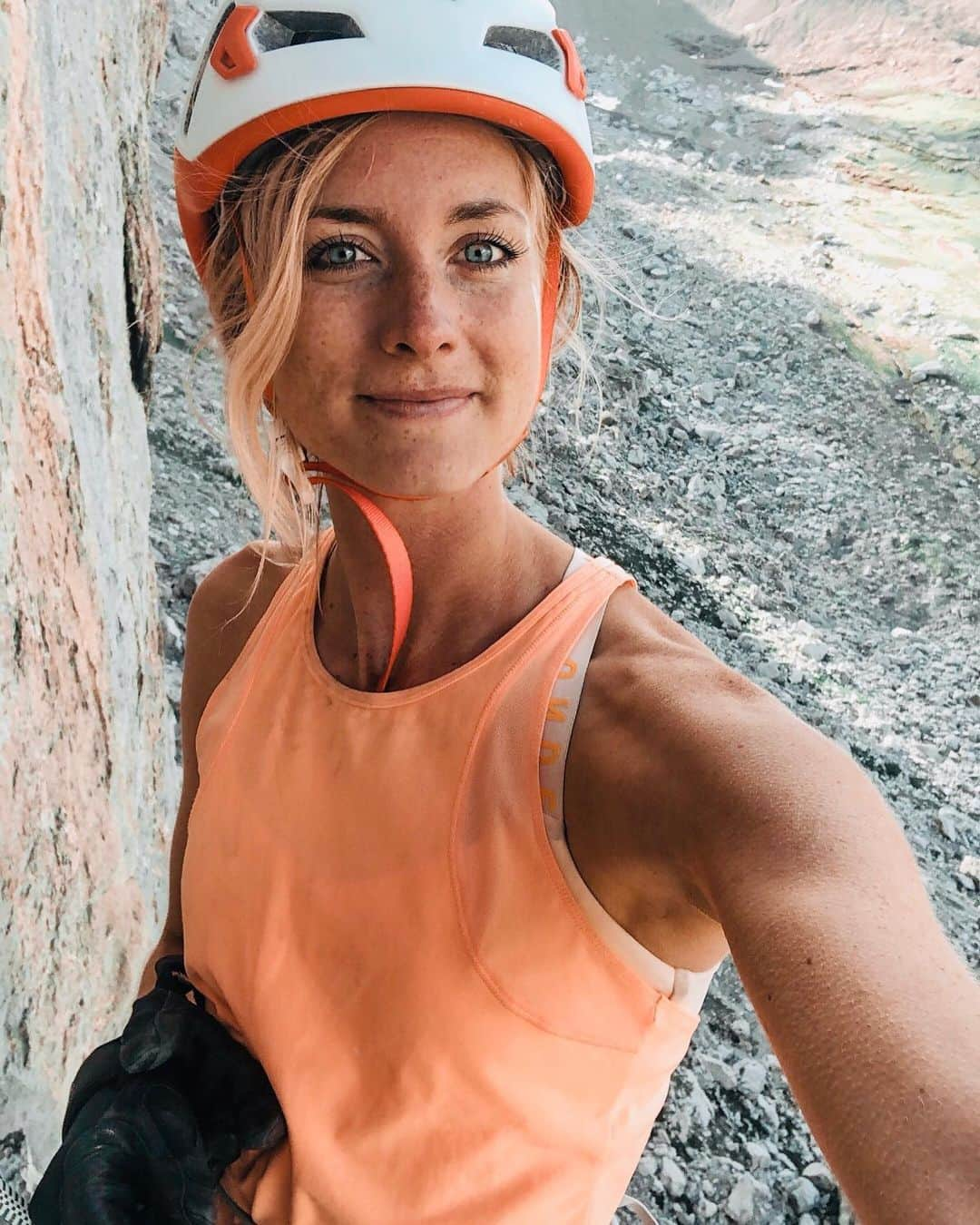 マチルダ・セーデルルンドさんのインスタグラム写真 - (マチルダ・セーデルルンドInstagram)「Valais ☁️🇨🇭🤟🏼 A week of sport climbing, multi pitch climbing, bouldering and training. Thank you so much @nilsfavre ✨ The pics are from a beautiful route we did up in Sanetsch ⛰」8月13日 2時18分 - matilda_soderlund