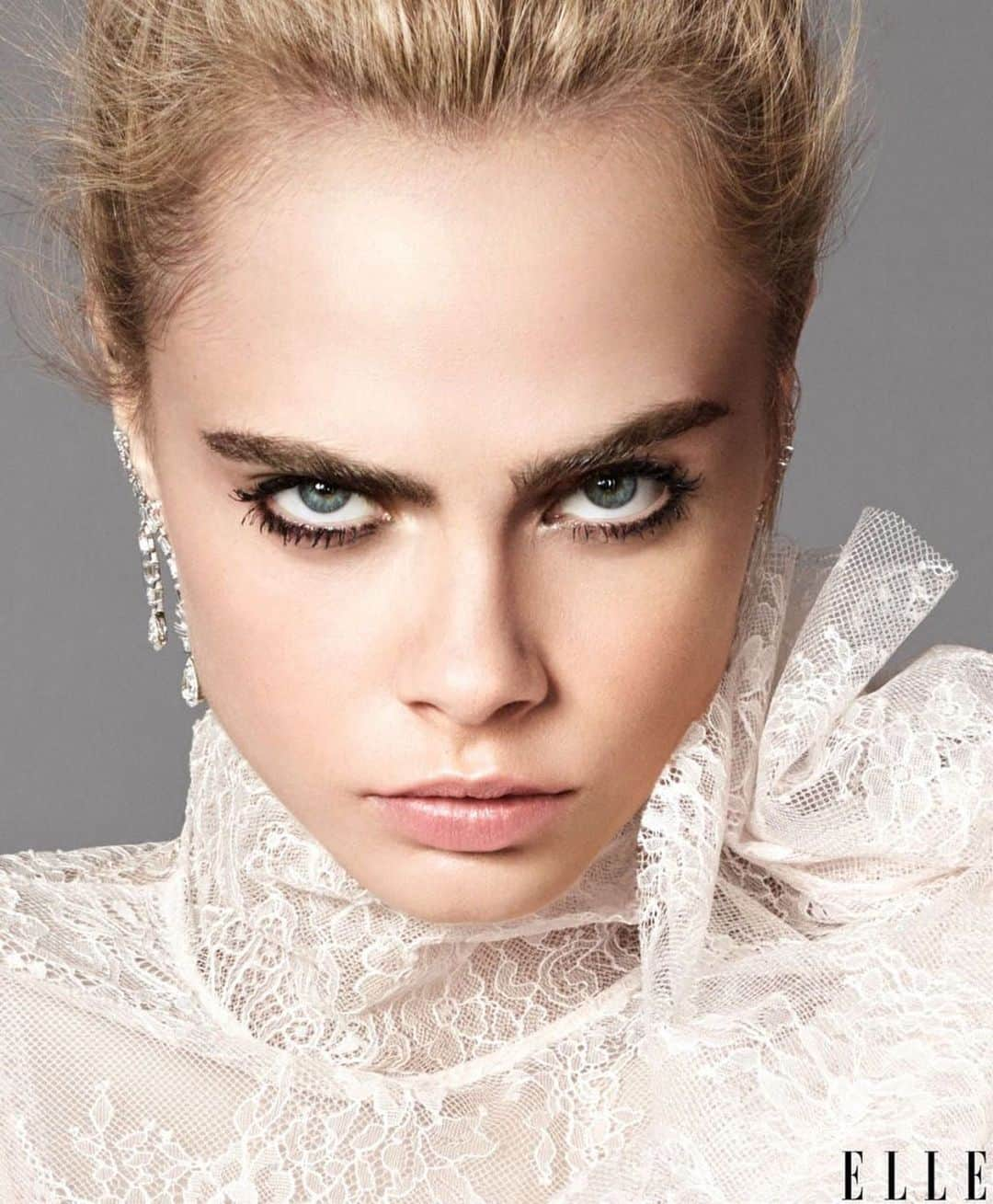 ELLE Magazineさんのインスタグラム写真 - (ELLE MagazineInstagram)「Happy birthday, @caradelevingne! 🖤 | ELLE September 2016, photo by @terrytsiolis.」8月13日 2時22分 - elleusa