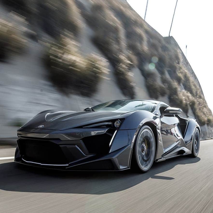 Kik:SoLeimanRTさんのインスタグラム写真 - (Kik:SoLeimanRTInstagram)「@wmotors We can't wait to be back driving on California roads! This year we are bringing the Fenyr SuperSport in Arctic White with Gold accents. 🇺🇸 #WMotors #Fenyr #SuperSport #FenyrSuperSport #California Photos by: @iamted7」8月13日 2時30分 - carinstagram