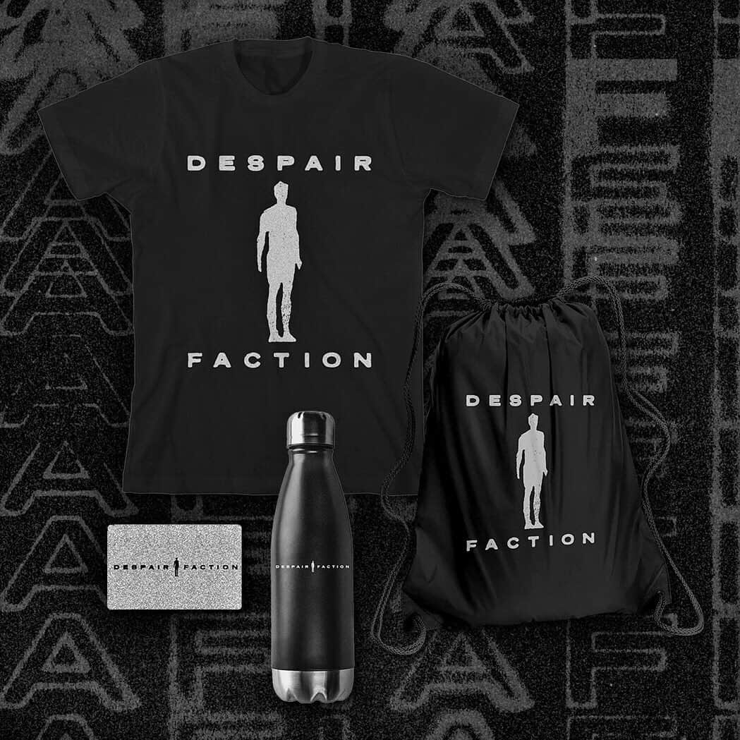 AFIのインスタグラム：「For seventeen years, the #DespairFaction has been the driving force behind AFI’s fan community. New 2019 DF bundle pre-orders and sign ups are now available (link in bio). It has been a joy to witness the Despair Faction’s evolution thus far, and we are excited about where we will go from here.」