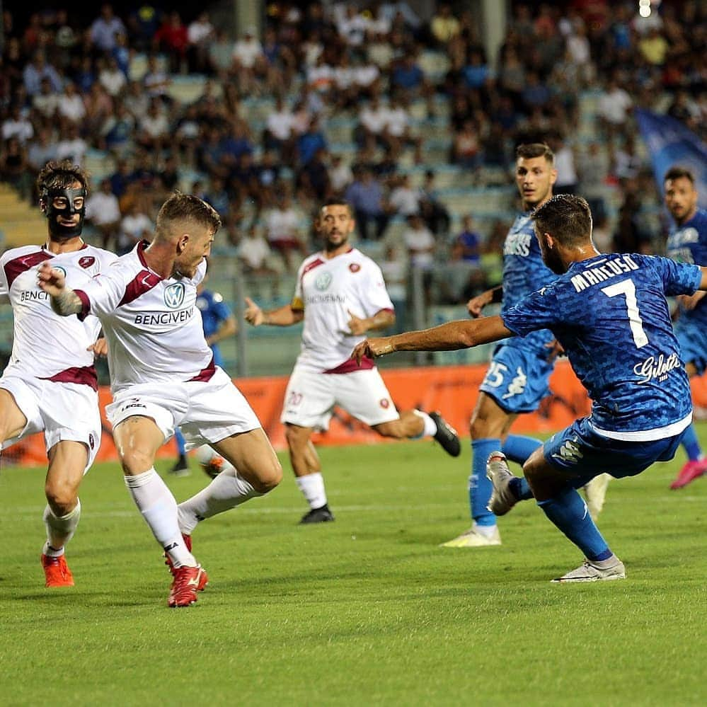 エンポリFCさんのインスタグラム写真 - (エンポリFCInstagram)「⚽ La prima rete ufficiale con la maglia azzurra, il gol del vantaggio con la Reggina e l'esultanza di @leomanc 📸📸📸」8月13日 2時40分 - empoli_fc_official