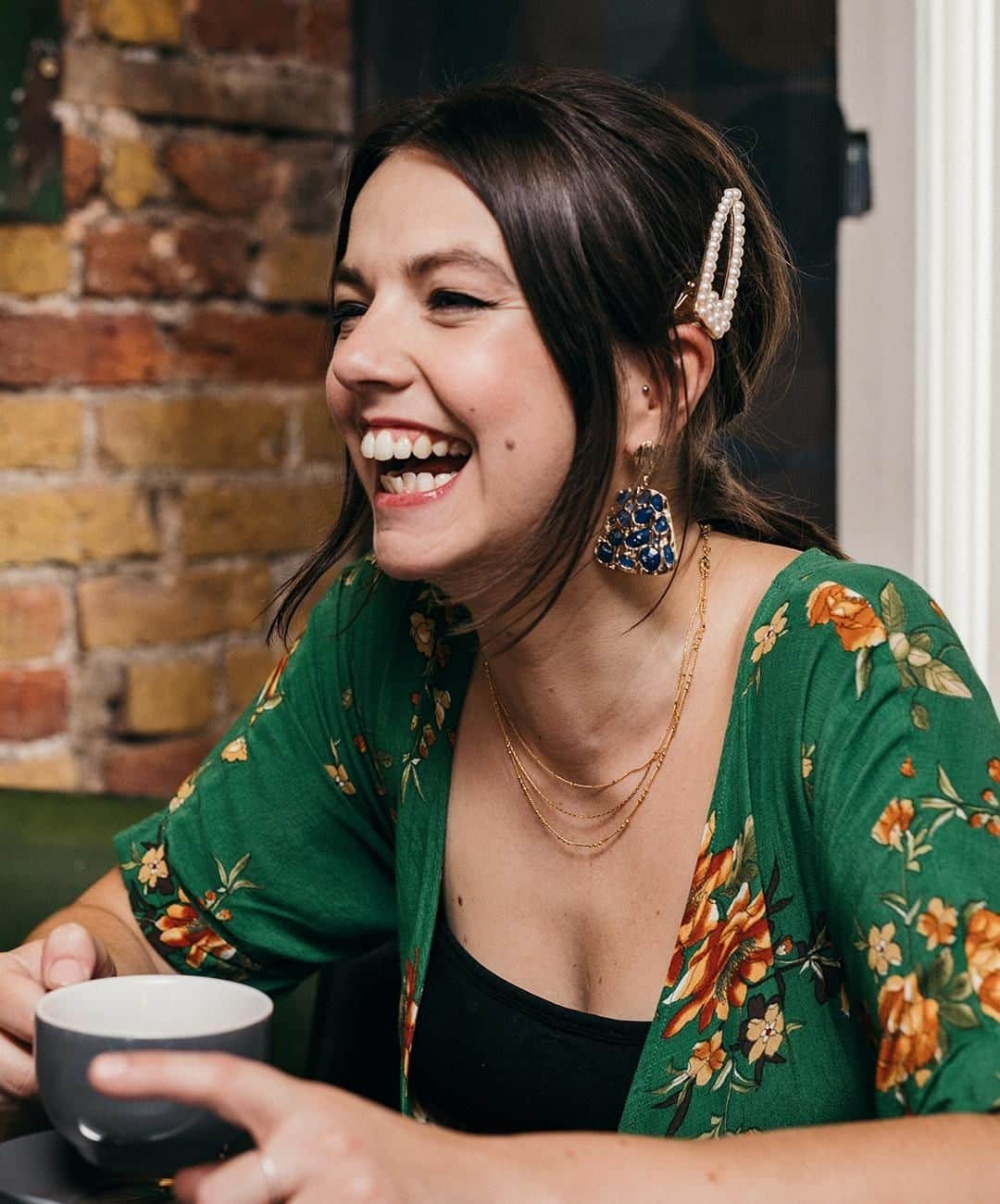 アクセサライズのインスタグラム：「Life is multi-faceted, and so are you. 💎 Find accessories for every side of you: For #EverythingYouAre. 🔍 Earrings - 7854724000 🔍 Hair clip - 7861691300 🔍 Chain necklace - 7829598100 ~ Tap the link in the bio to shop now.  #Accessorize #Accessorizer」