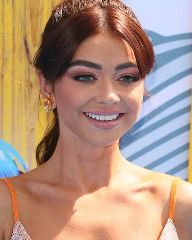 COVERGIRLさんのインスタグラム写真 - (COVERGIRLInstagram)「@sarahhyland looked gorgeous at the #TeenChoiceAwards last night😍💖MUA, @allanface, gave the deets on this flawless look. “I applied dots of the #TruBlend Matte Made Foundation in M30 and buffed it into the skin with a round domed foundation brush. After laying down a layer of the foundation, I then spot treated any areas that needed extra coverage with the TruBlend Undercover Concealer M300 and tapped it into the skin” ✨Tap the image to see more COVERGIRL products that were used!✨ #COVERGIRLMADE #COVERGIRLCrueltyFree #sarahhyland #teenchoiceawards2019 @teenchoicefox」8月13日 2時52分 - covergirl