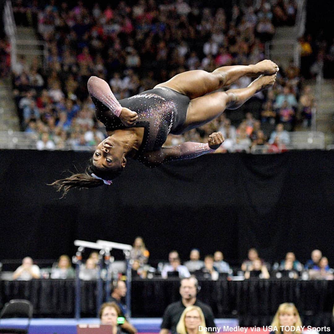 ABC Newsさんのインスタグラム写真 - (ABC NewsInstagram)「Simone Biles made history this weekend, becoming the first female gymnast to land two new moves in competition -- and easily earned herself her sixth title at the 2019 U.S. Gymnastics Championships. #simonebiles #gymnastics #olympics #legend」8月13日 2時54分 - abcnews