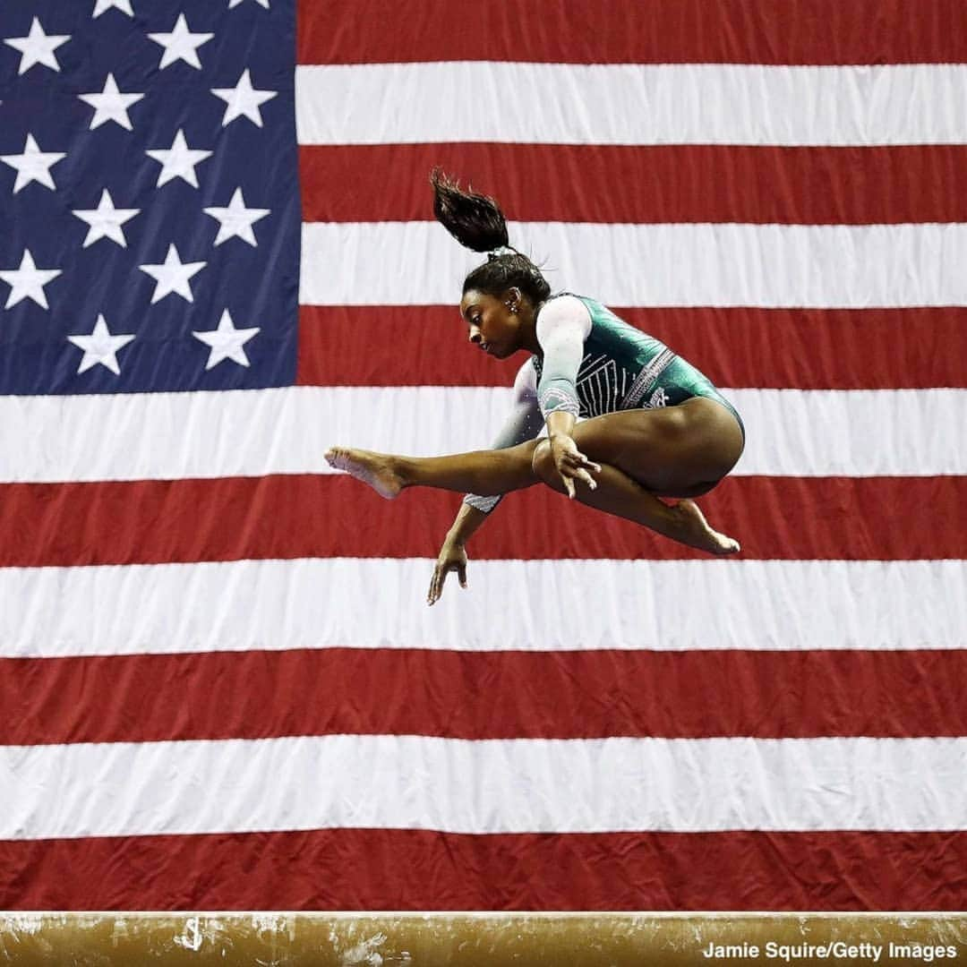 ABC Newsさんのインスタグラム写真 - (ABC NewsInstagram)「Simone Biles made history this weekend, becoming the first female gymnast to land two new moves in competition -- and easily earned herself her sixth title at the 2019 U.S. Gymnastics Championships. #simonebiles #gymnastics #olympics #legend」8月13日 2時54分 - abcnews